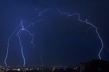 Po bouřích zůstává v ČR bez proudu 5000 domácností, hlavně na Moravě