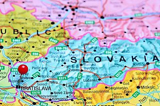 Slovenská vláda vyhlásila stav ropné nouze, rafinerii Slovnaft dá ropu ze zásob