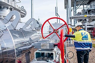 Poľsko posúva výstavbu LNG terminálu v Gdansku, plynovod povedie tunelom pod plážou a morom